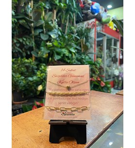 Ürün Adı: Kalbim Sende: Kalp Figürlü ve Zincir Detaylı 3'lü Bileklik